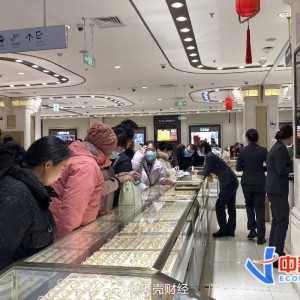 十一黄金周前金价再创新高，金店铂金柜台成新宠