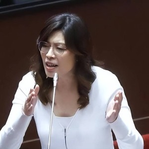 国民党主席选举，郑丽文网络声量领先，未来之路如何走？