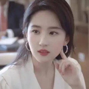 刘一菲承认蹭刘亦菲流量，娱乐圈的流量之争与自我成长