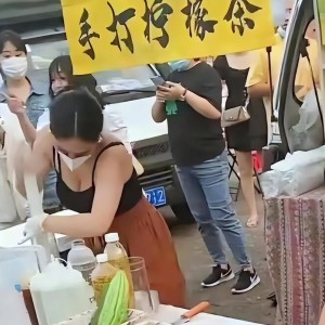 广东故事暑假柠檬茶小摊主，从街头到课堂，小孩哥的开学新篇章