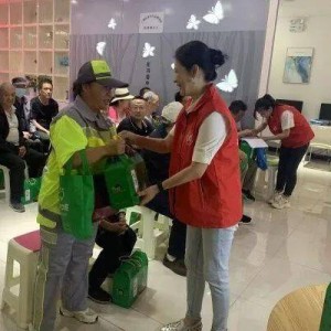 兰州大学温暖之举，新生家长免费打地铺住宿，彰显人文关怀