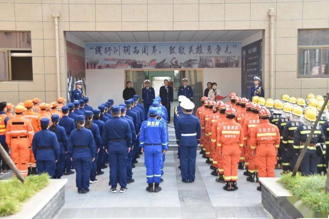 四川消防英雄，训练中的意外与不屈不挠的精神