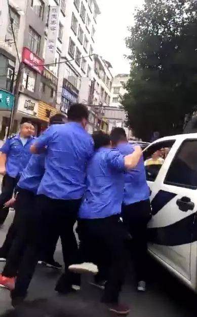 南昌女子街头遭陌生男子摸头，警方迅速通报引发社会关注