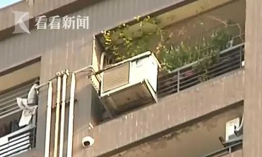 奇迹生还，女童20楼坠至13楼雨棚，业主英勇拽住