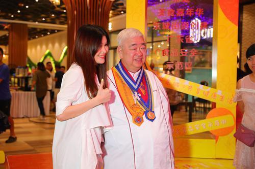 2020年美食嘉年华全攻略：避开拥挤、尝遍传统与网红小吃，轻松享受秋日美食盛宴