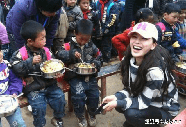 美食与娱乐圈的完美融合：明星私房菜、综艺节目与餐饮投资全解析