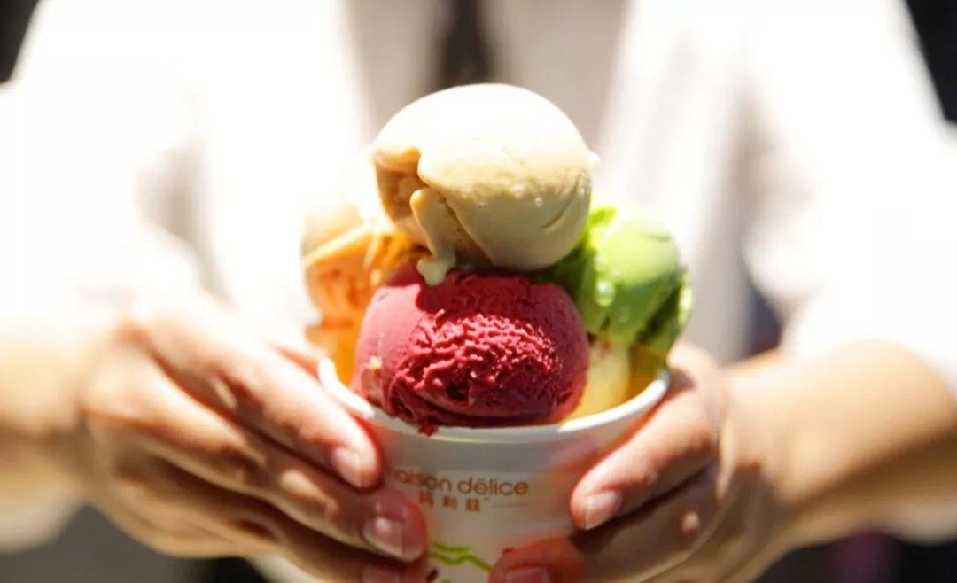 娱乐圈吃货美食文：揭秘明星真实生活与美食治愈情感的双重魅力