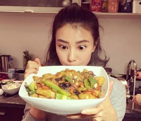 美食娱乐圈女主：揭秘她们如何用厨艺征服观众与解决人生难题