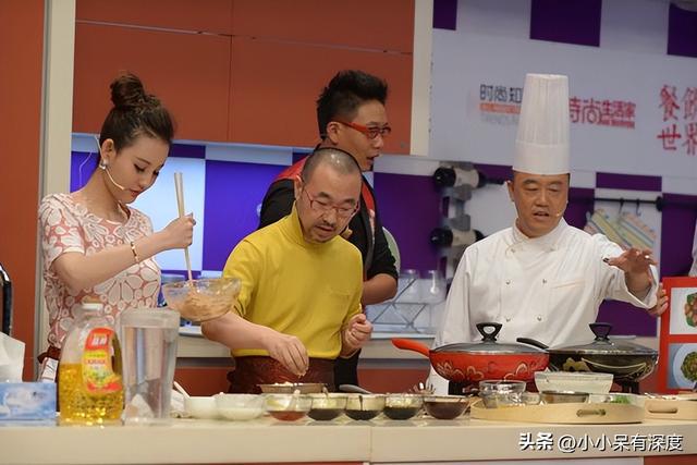 美食娱乐天地主持人：如何成为镜头前的美食向导，轻松掌握主持技巧与职业发展
