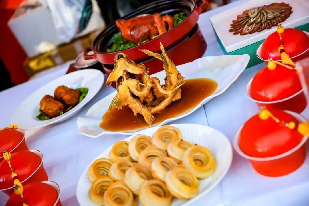 美食主持人都有谁？揭秘央视、卫视及新媒体平台美食主持人的工作内容与必备素质