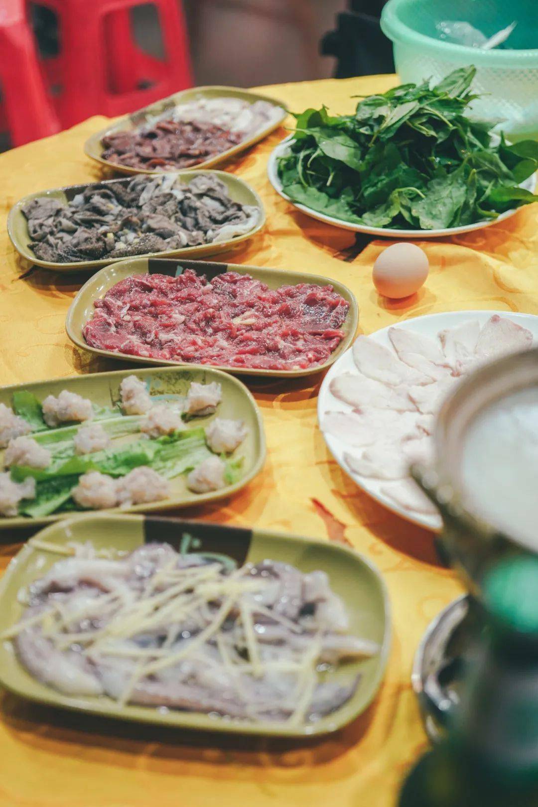 美食节目面面俱到：沉浸式体验带你走进美食宇宙，解决烹饪难题与情感连接